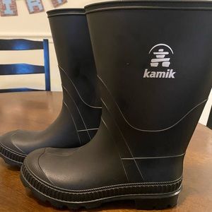 Boys Kamik boots size 4 (big boys)